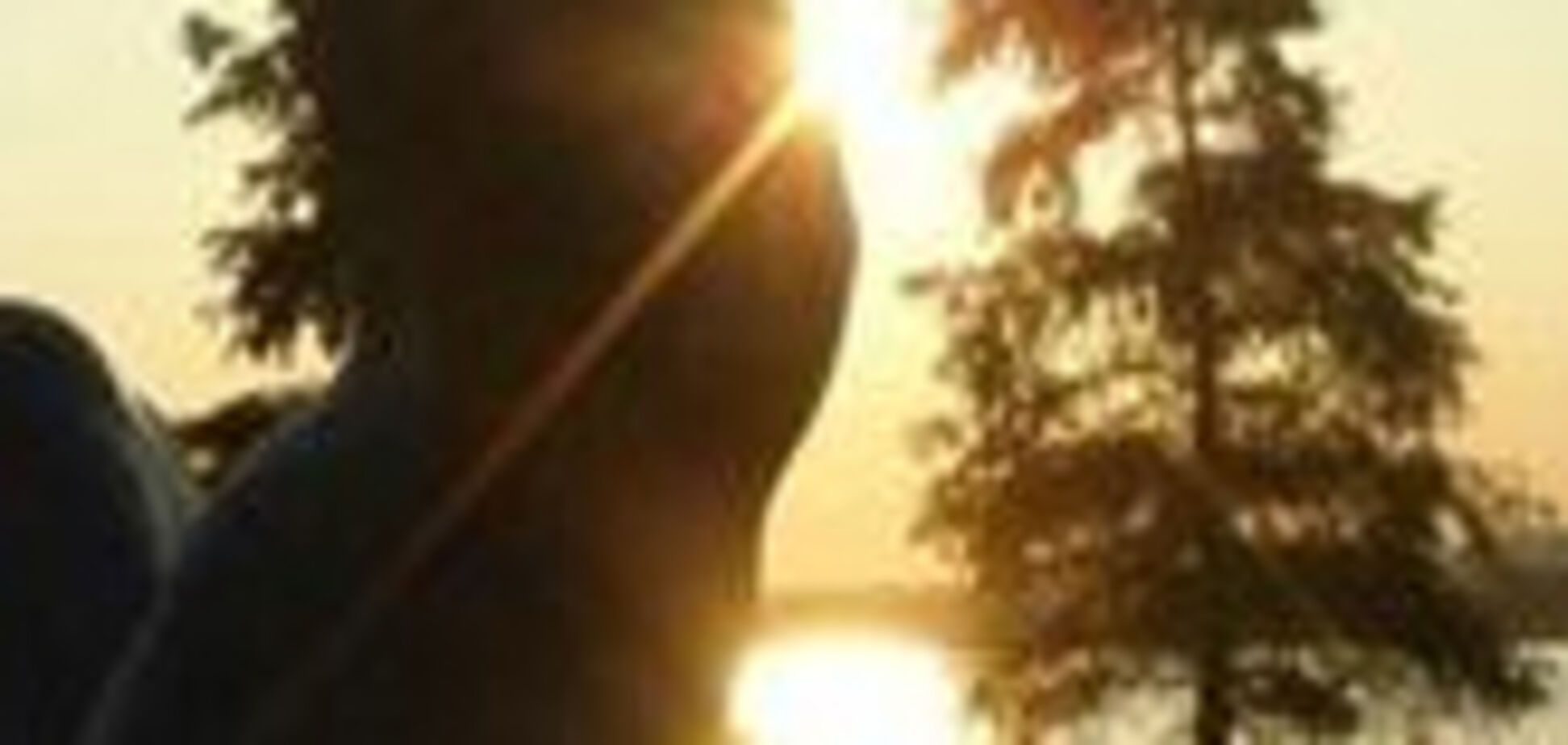 Стоит статуя в лучах заката. Пробуждение в Вашингтоне. ФОТО