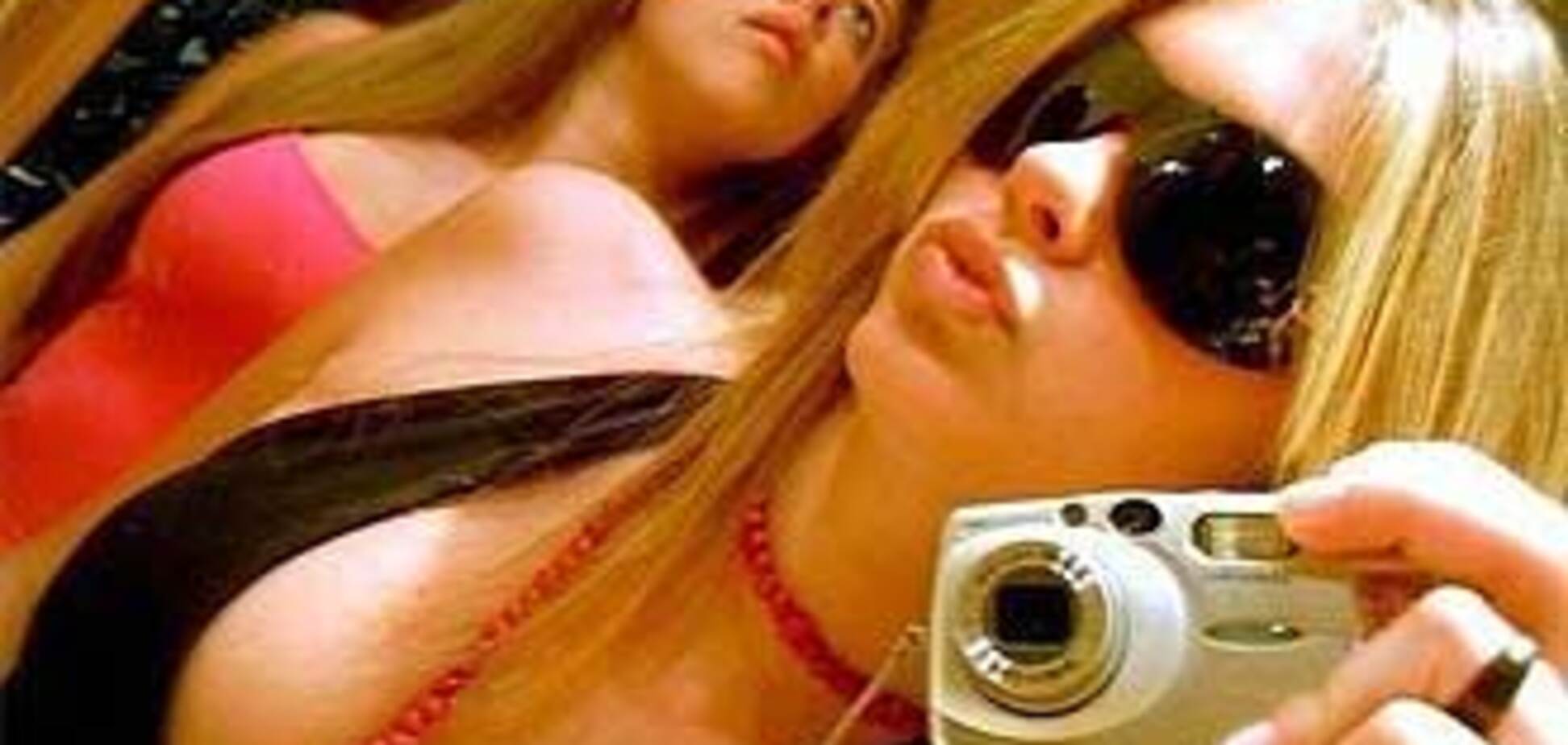 Моделі дня. Дівчата фотографують самі себе. ФОТО