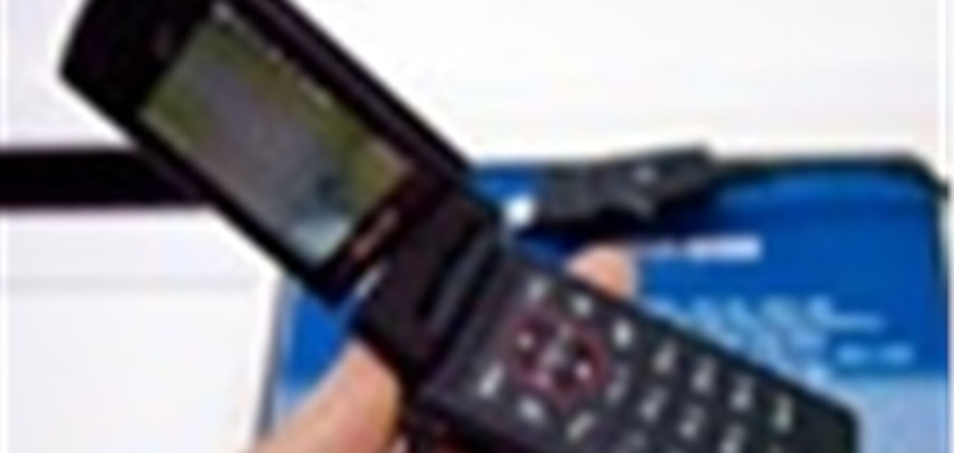 Samsung выпустил компактный камерофон с поворотным дисплеем