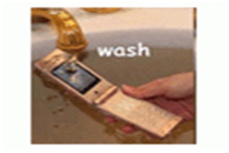 Общаться по мобильному можно даже на глубине 1 м.