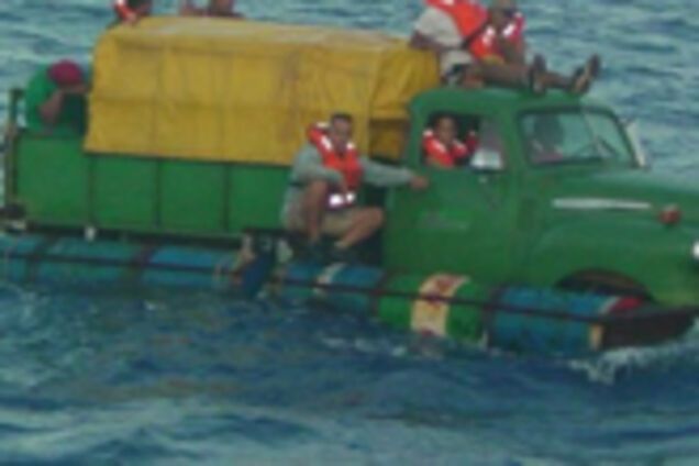 Плавающие машины-подлодки кубинских нелегалов