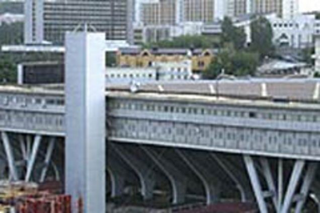 Земли вокруг 'Олимпийского' розданы в аренду фирмам Суркиса