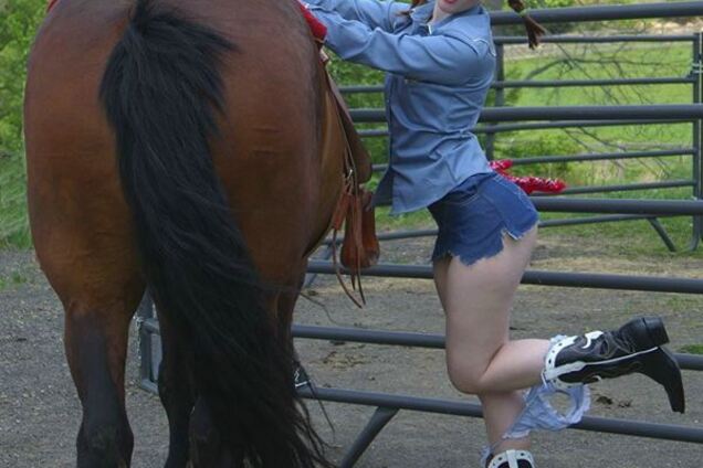 Упала шляпа, впала на підлогу - плохо.А от коли падають трусики