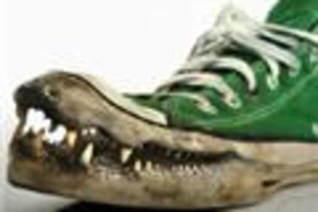 На киевском рынке конфисковали тысячи пар поддельной обуви