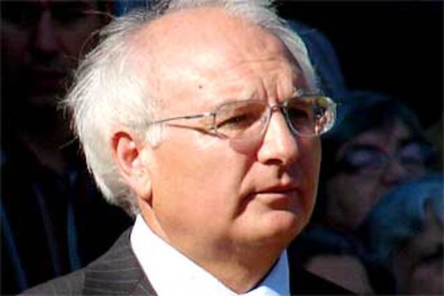 Вакарчук оставил льготы только сиротам и детям шахтеров