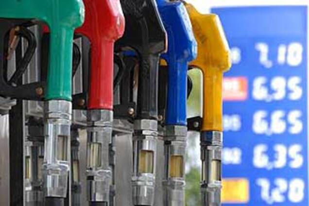 Нефть дешевеет, в Украине бензин дорожает