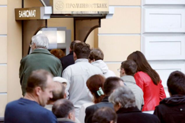 Волна паники грозит обрушить банковскую систему Украины