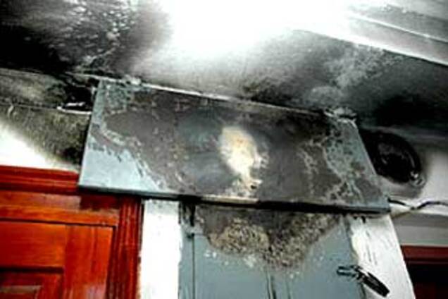 Ребенок сжег подъезд дома