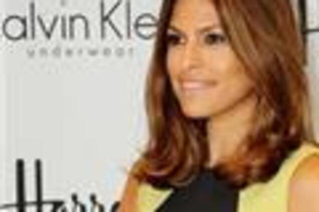 Ева Мендес привезла нижнее белье в Лондон