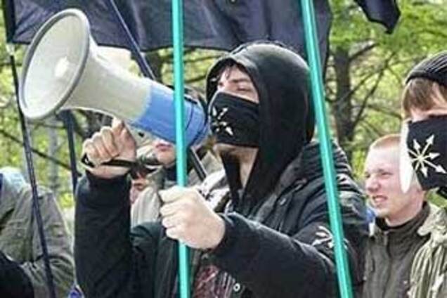 Осквернителі Говерли вимагають Ющенко' під ніж'