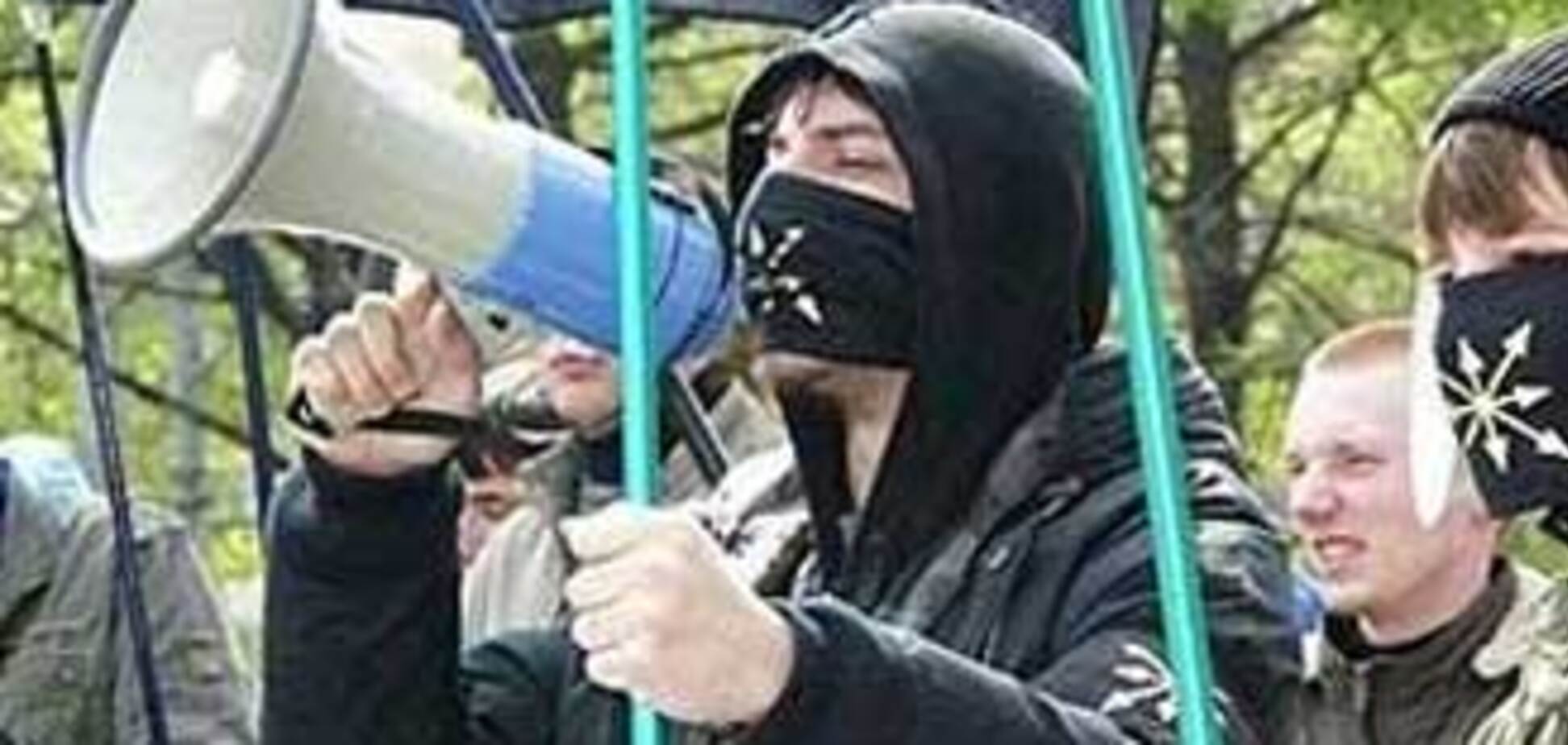 Осквернителі Говерли вимагають Ющенко' під ніж'