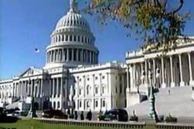 В США принят план спасения экономики