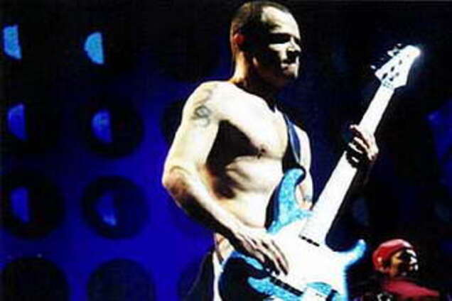 Басист Red Hot Chili Peppers будет учить теорию музыки