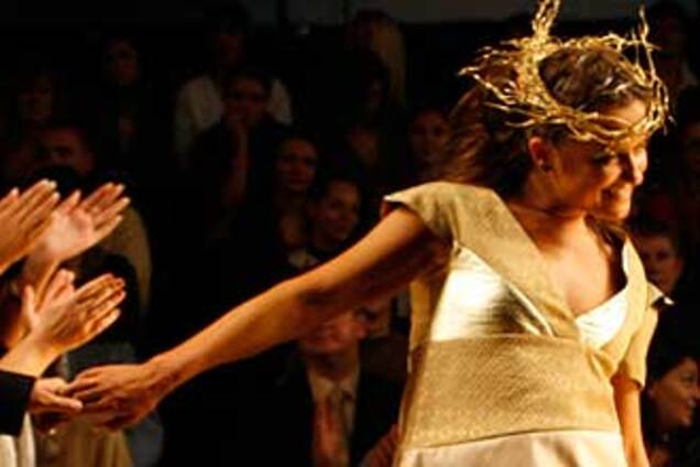 Звезды и политики воюют со СПИДом. На подиуме