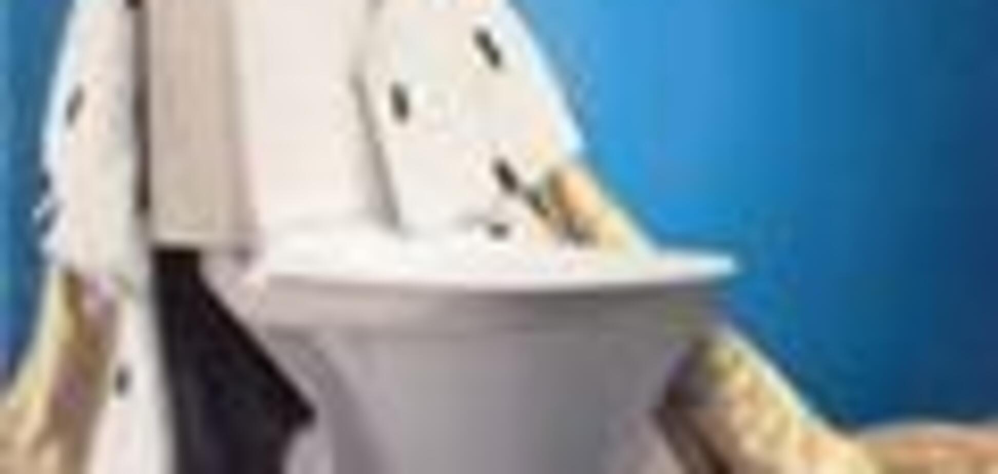 Француз застрял в унитазе, спасая свой мобильный