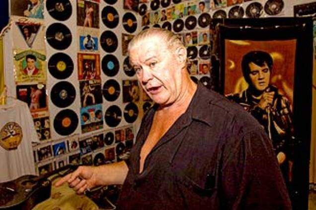 Элвис - мертв, но ужасно богат