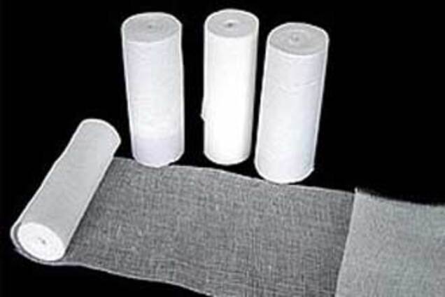 В теле больного врачи забыли четыре метра бинтов