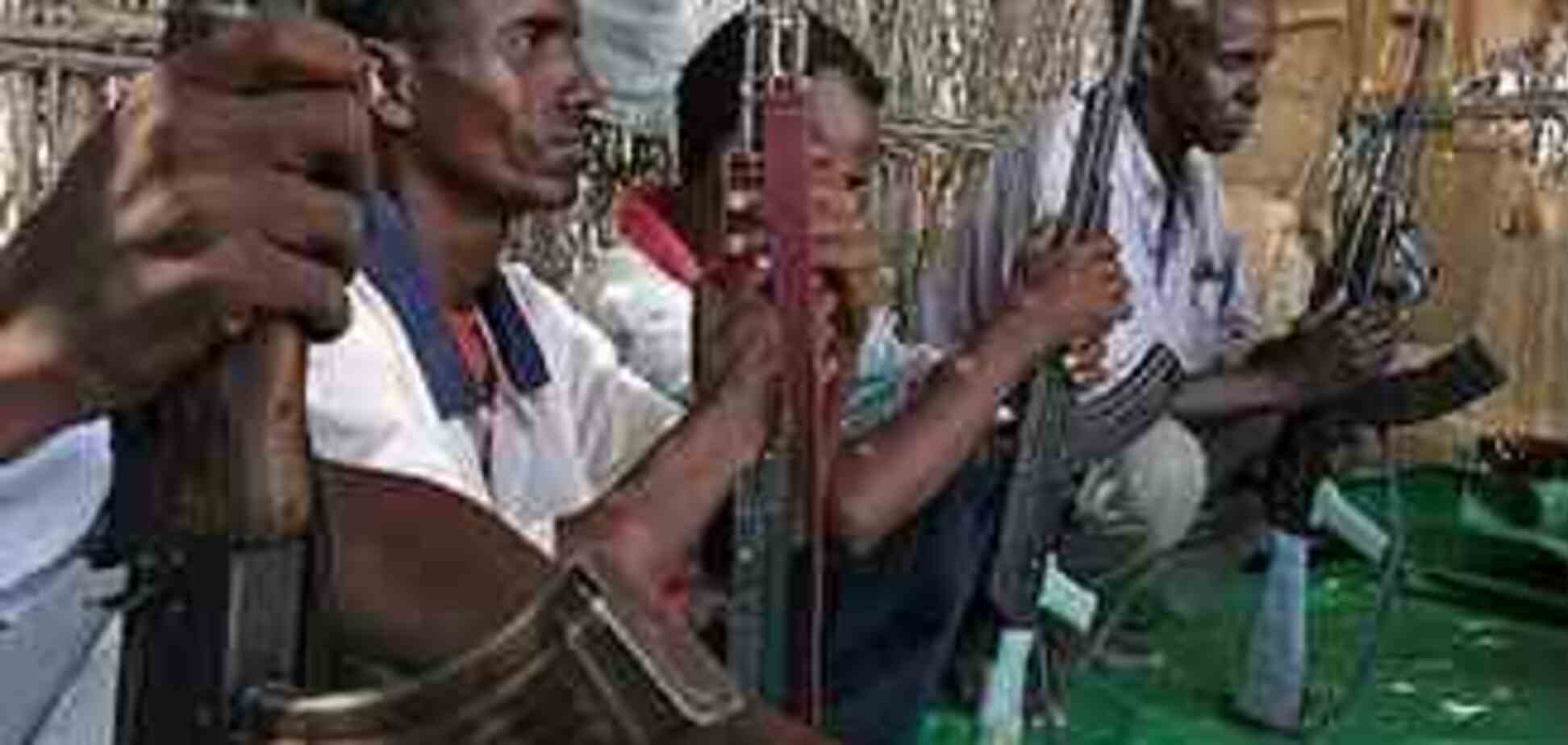 Пленники на 'Фаине' находятся в безопасности