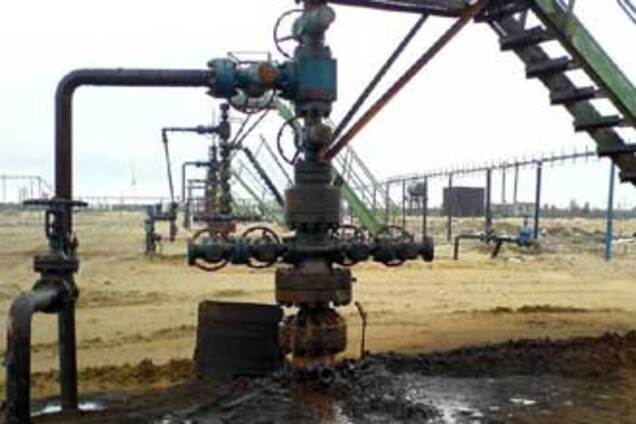 Цена на нефть опустилась ниже $90 за баррель