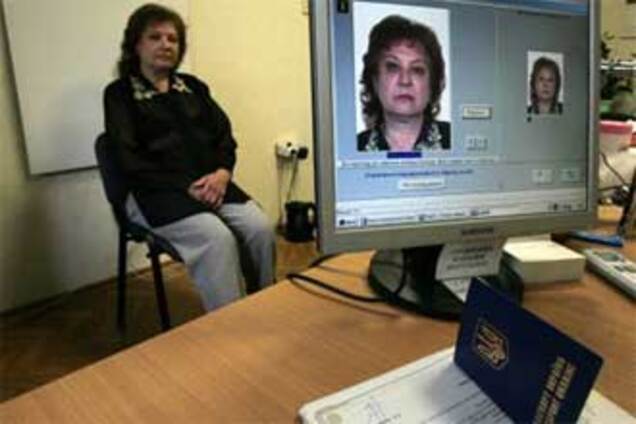 Держава хоче монополізувати видачу закордонних паспортів