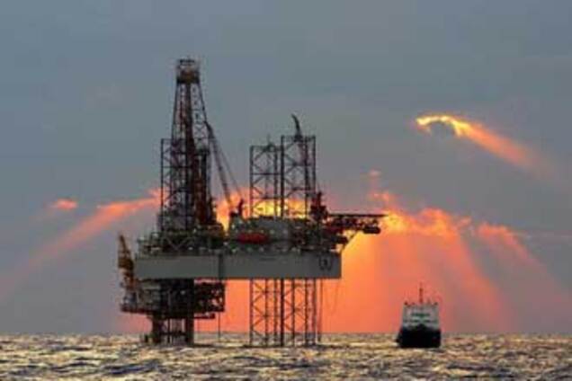 Баррель нефти опустился в цене ниже 55 долларов