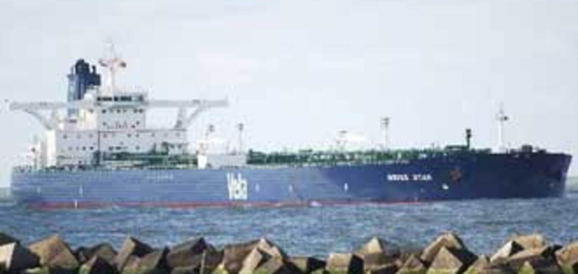 На захопленому піратами танкері нафти на $ 100 млн