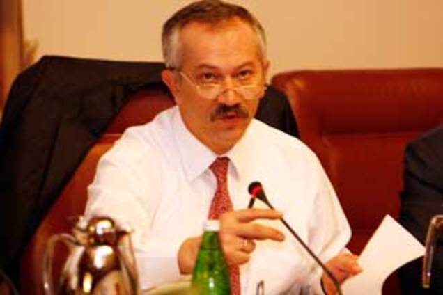 Пинзеник заинтересован в падении гривни