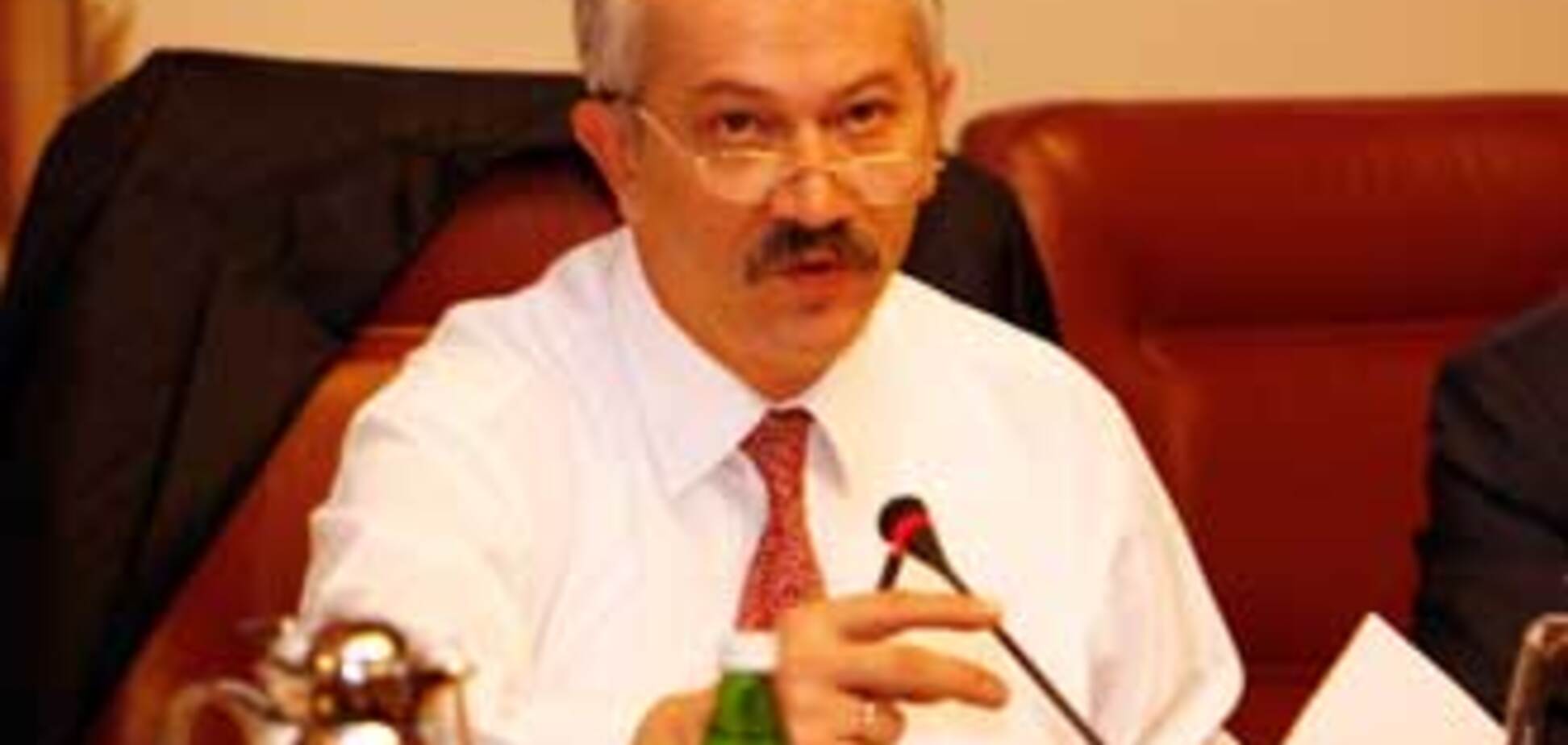 Пинзеник заинтересован в падении гривни