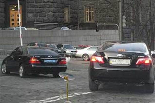 Луценко і Турчинов обійшли ДАІ на 1000 гривень