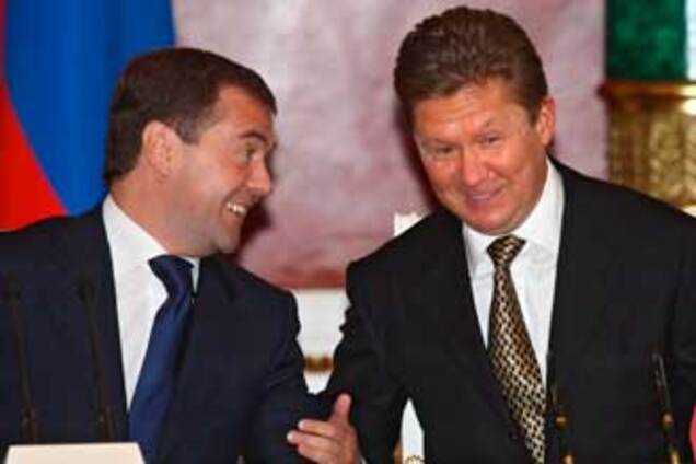 Медведев обязал 'Газпром' выбить из Украины долг