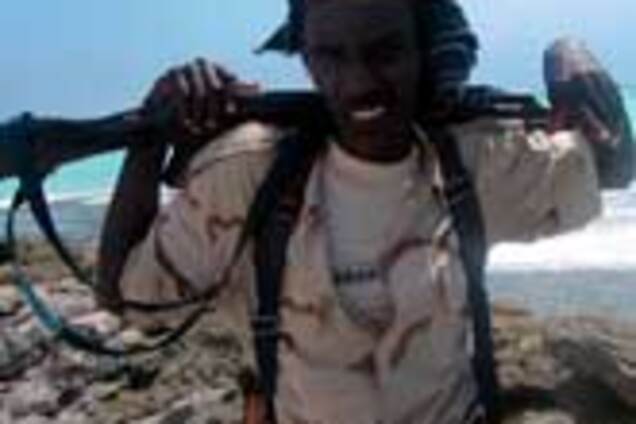 Злочинці різних країн примикають до піратів