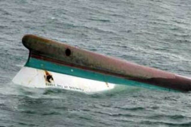 На Філіппінах затонуло вантажне судно, 11 людей зникли