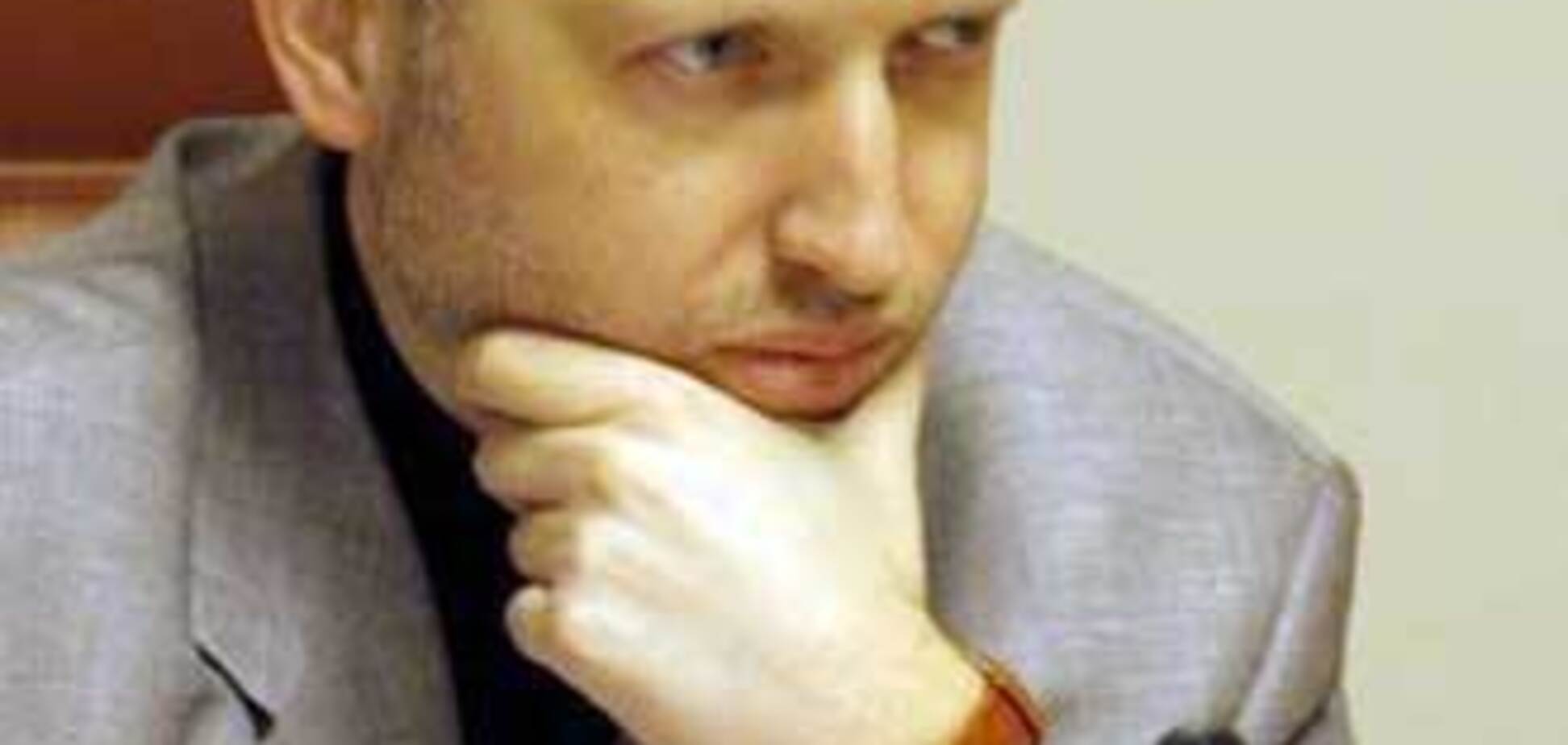 Ющенко воює з Кабміном. Турчинов скаржиться