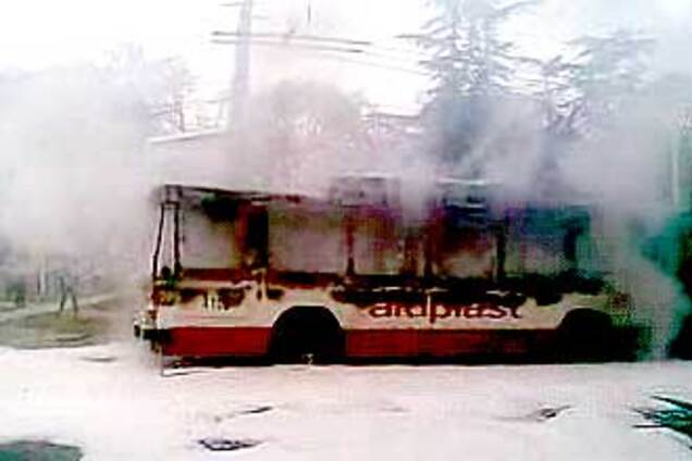 На Київській вулиці Сімферополя згорів тролейбус