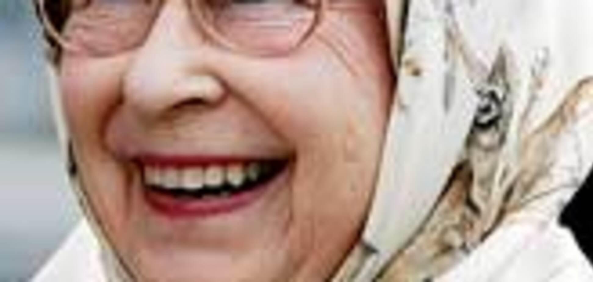 Королева Британії копіює стиль українських бабусь