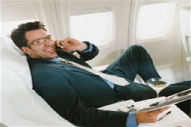 Украинцы смогут общаться по мобильному на борту самолета 