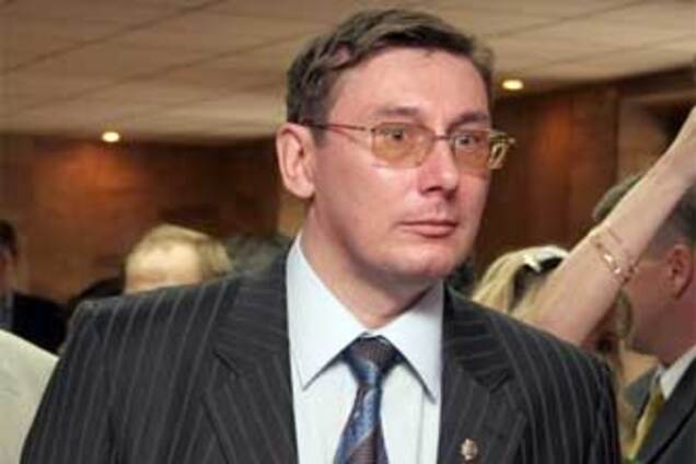 Литвин обдарував Луценко іконою, Ющенко - дзвінком