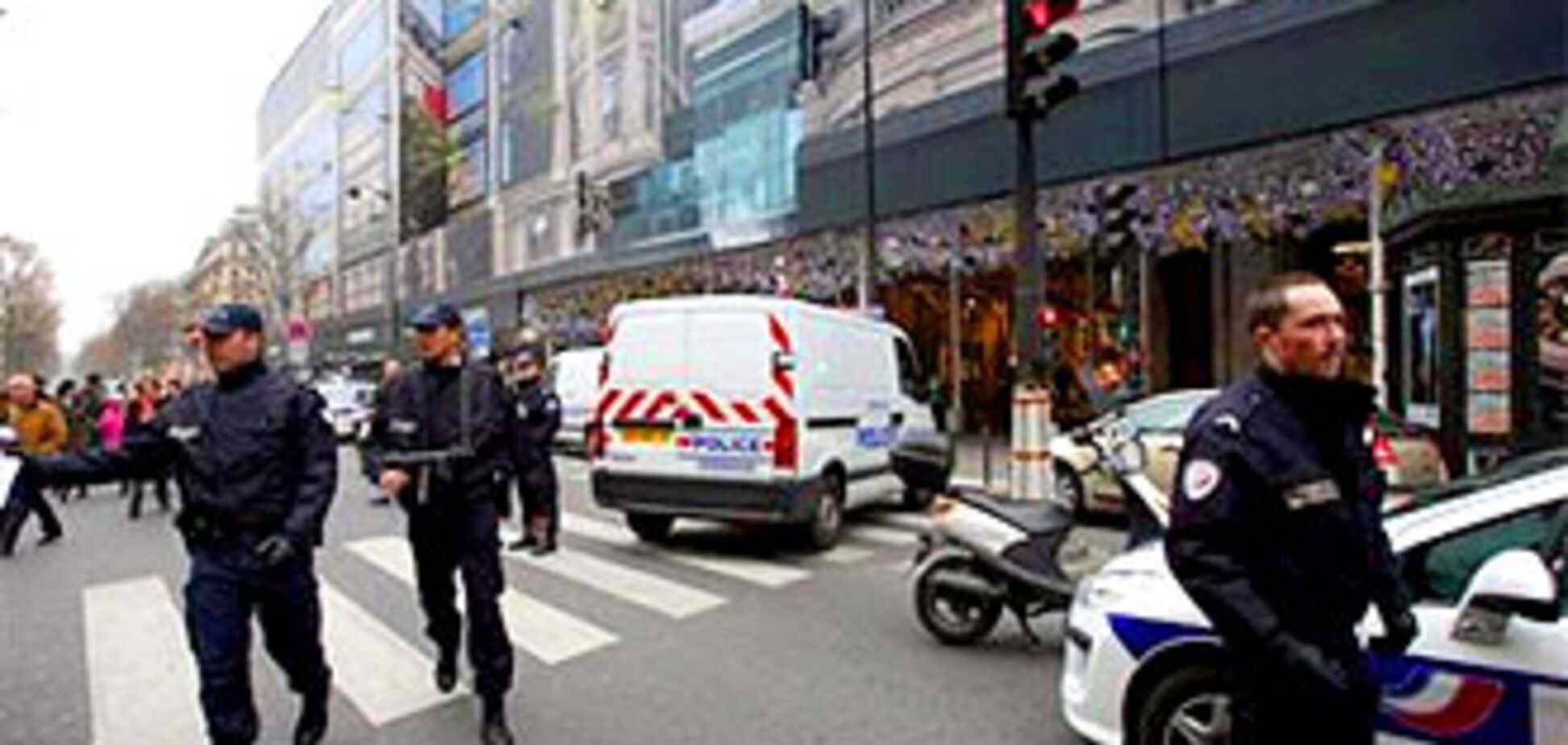 У центрі Парижа знешкоджено п'ять вибухових пристроїв