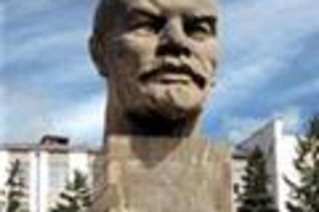 На Львовщине Ленина переплавят в Мать Украину 