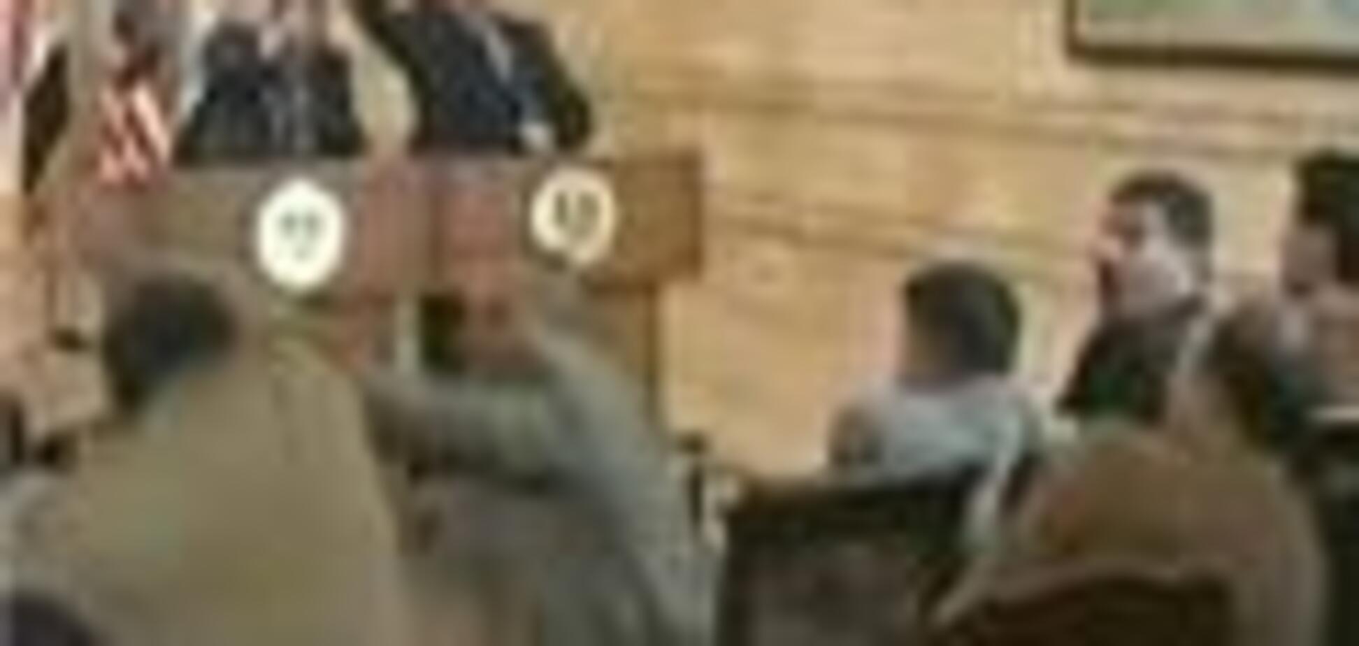 Журналисту грозит 7 лет тюрьмы за ботинок