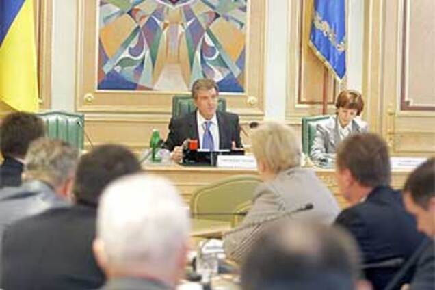 Ющенко підводить підсумки правління 'своїх'