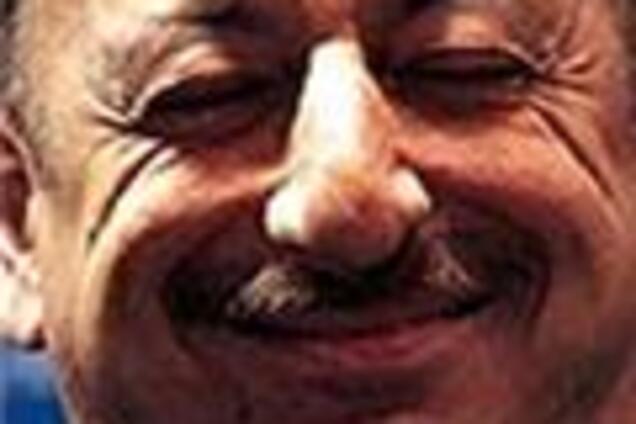 Алиеву на день рождения подарили пожизненное правление