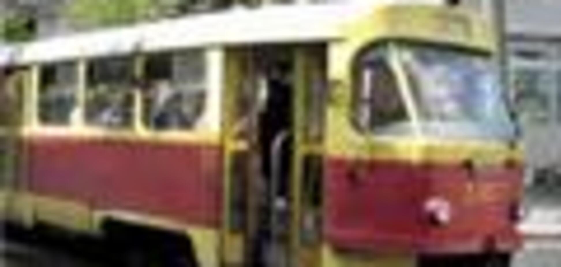 В Харькове трамвай не разминулся со столбом