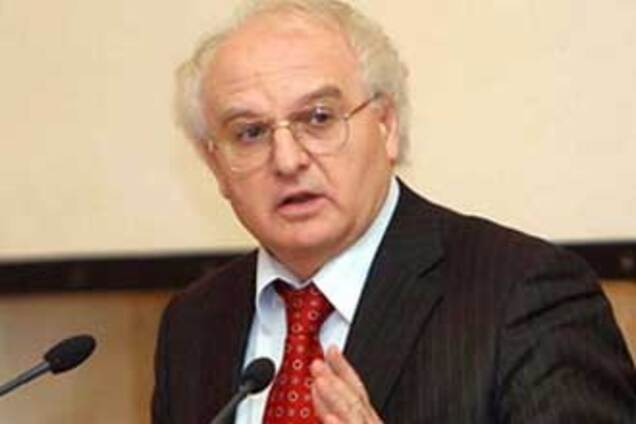 Янукович хочет уволить Вакарчука