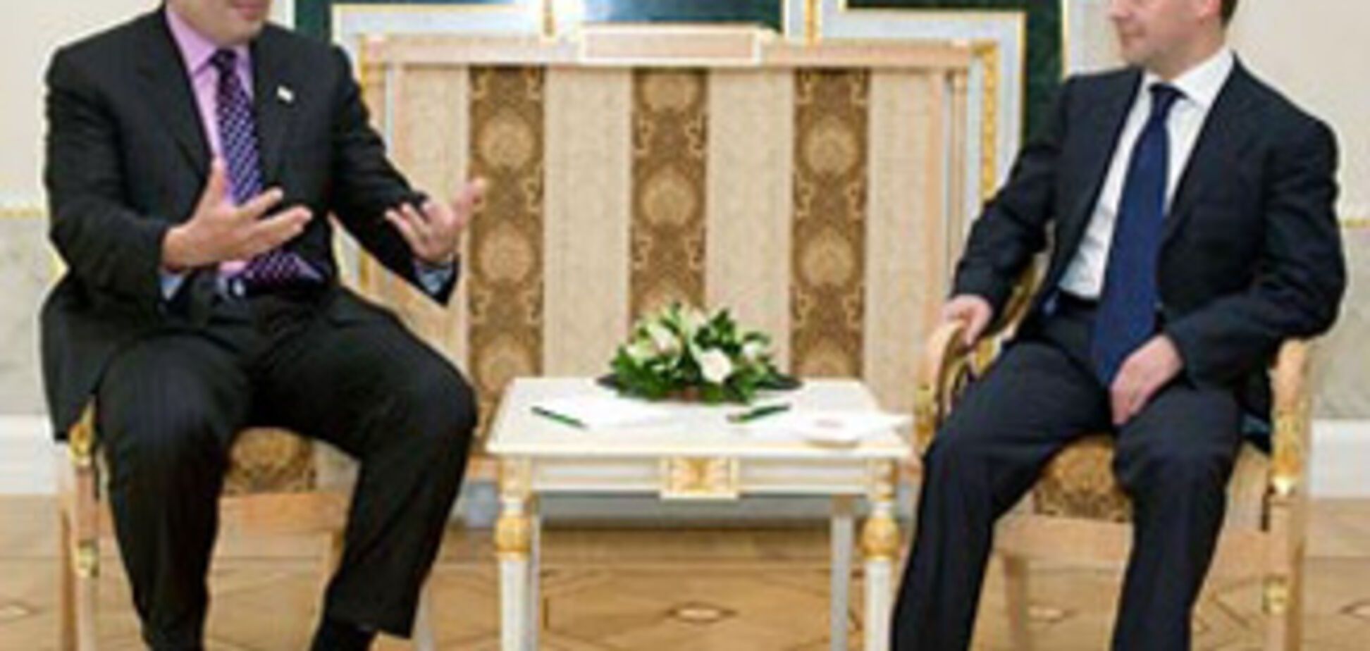 Грузия намерена обнародовать письма Саакашвили и Медведева