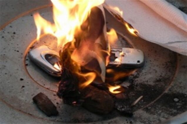 Кошмар Nokia: в Индии сожжены мобильные телефоны компании