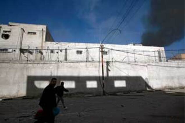 Израиль бомбит склады с едой и лекарствами