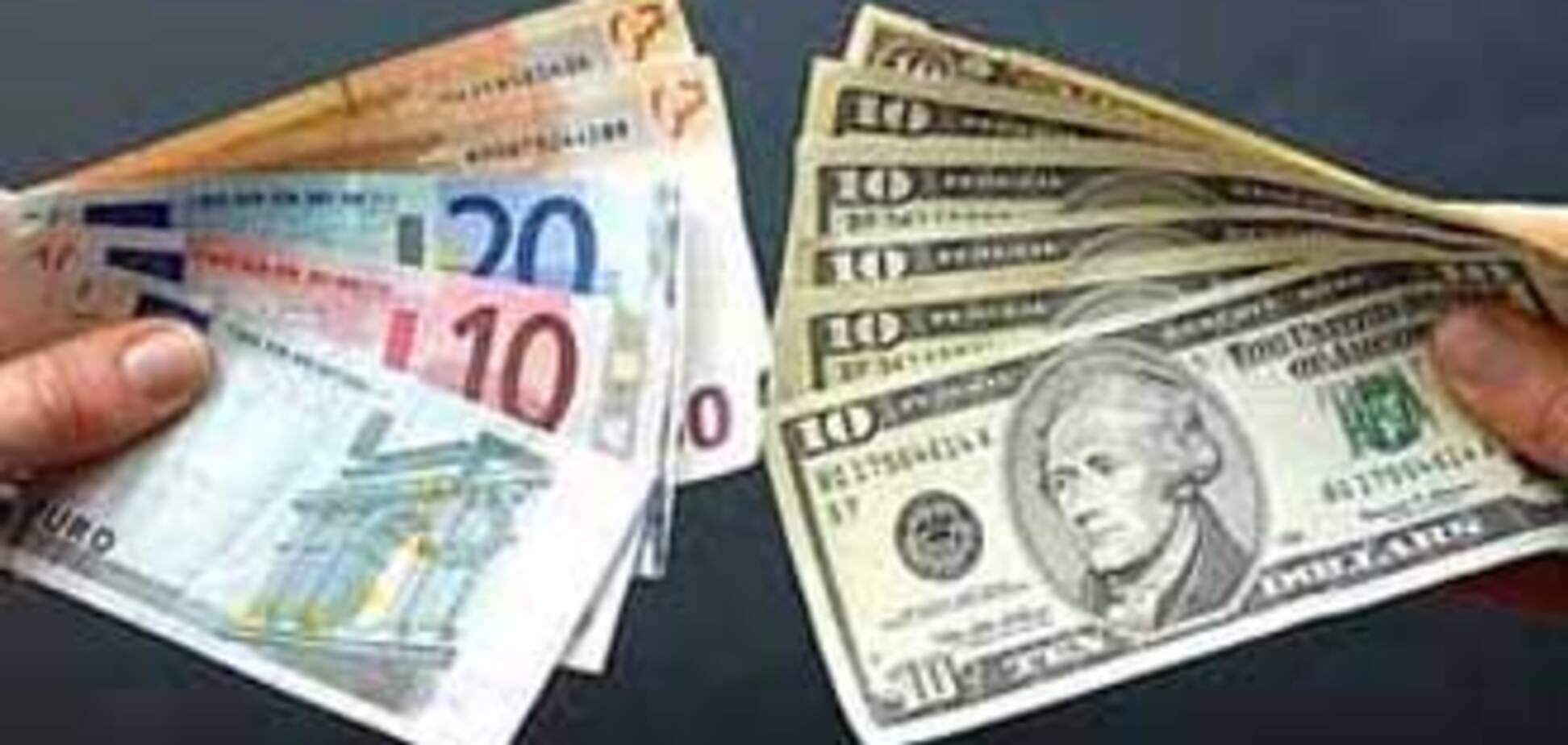 Долар і євро знову зібралися рости 