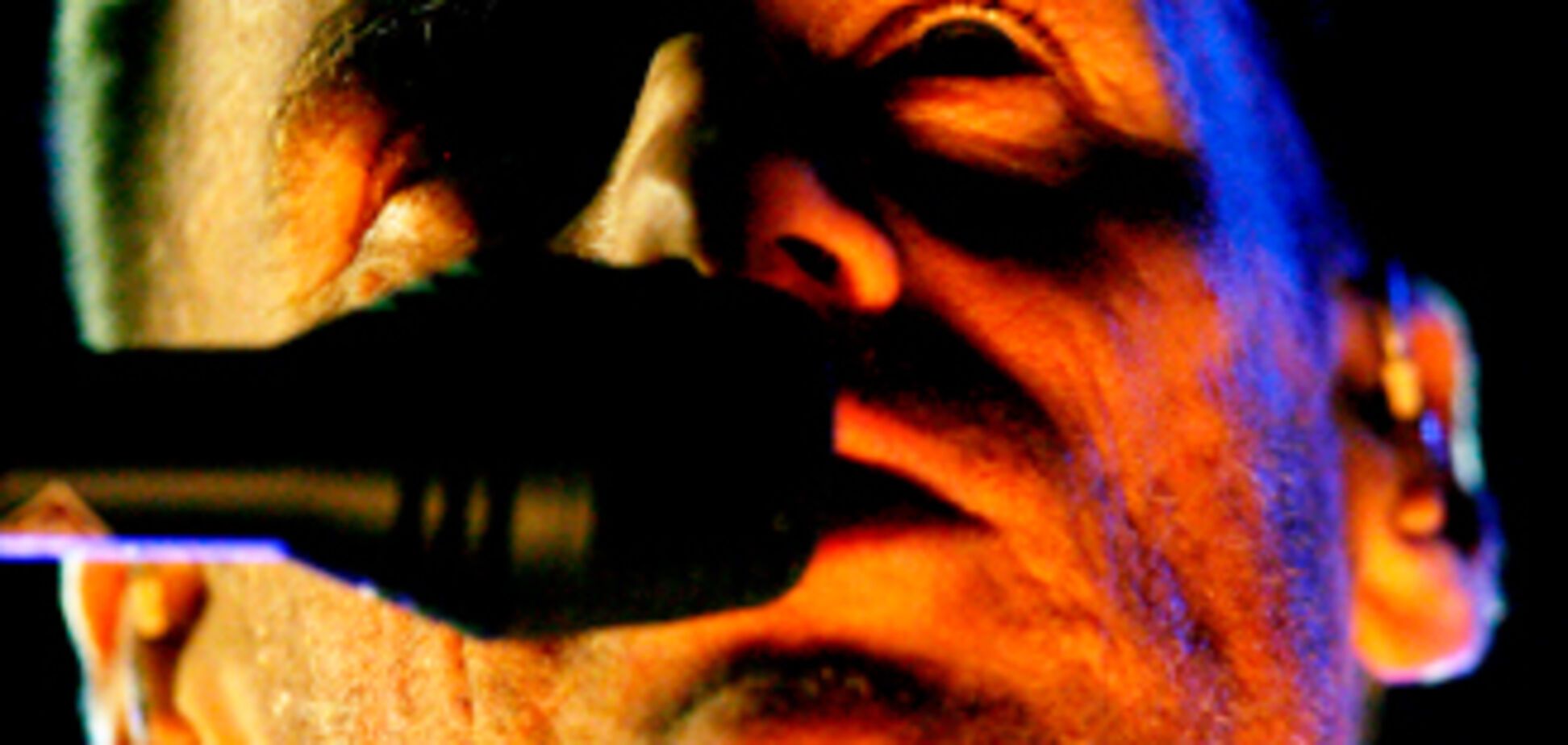 Брайана Адамса переслідують румуни