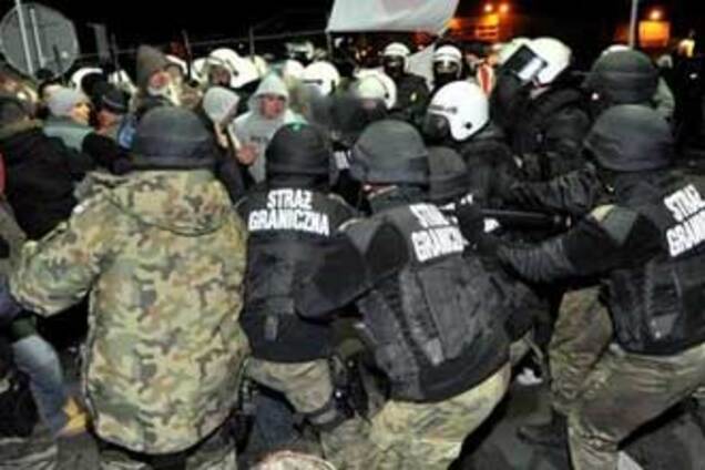 На кордоні з Польщею обстріляли 'човників'